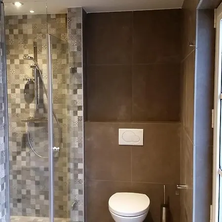 Nocleg ze śniadaniem Charles Cabour 3*