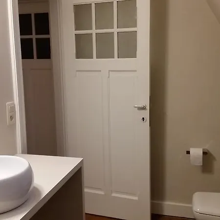 Charles Cabour Nocleg ze śniadaniem 3*