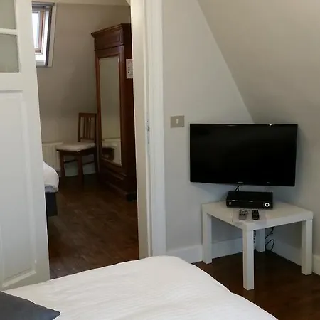 Charles Cabour Bed & Breakfast 3*