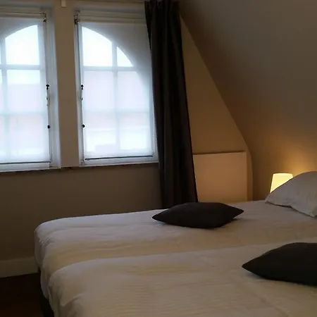 Charles Cabour 3* De Panne