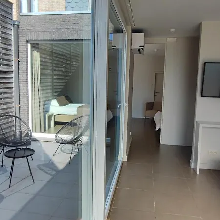 Charles Cabour 3* De Panne