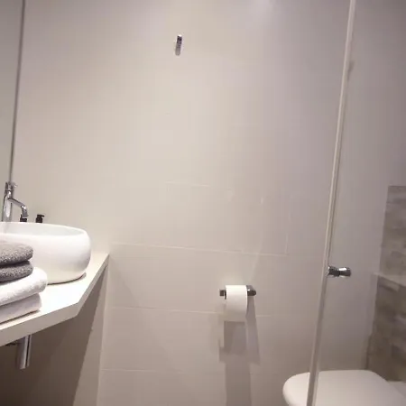 לינה וארוחת בוקר Charles Cabour