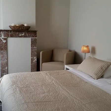 Alojamento de Acomodação e Pequeno-almoço Charles Cabour 3*