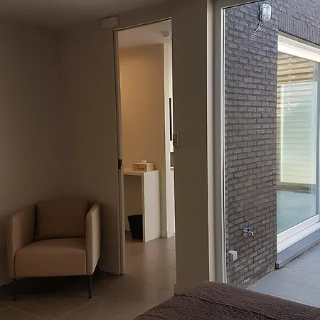 Charles Cabour Nocleg ze śniadaniem 3*