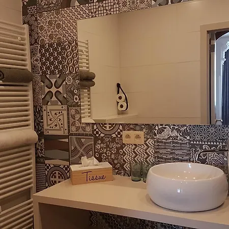 Nocleg ze śniadaniem Charles Cabour 3*