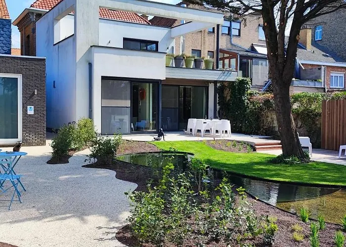 Charles Cabour Bed & Breakfast 3*