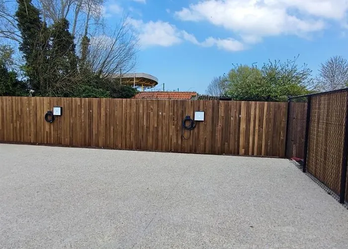 Charles Cabour לינה וארוחת בוקר דה פאן