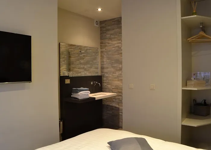 Charles Cabour Bed & Breakfast