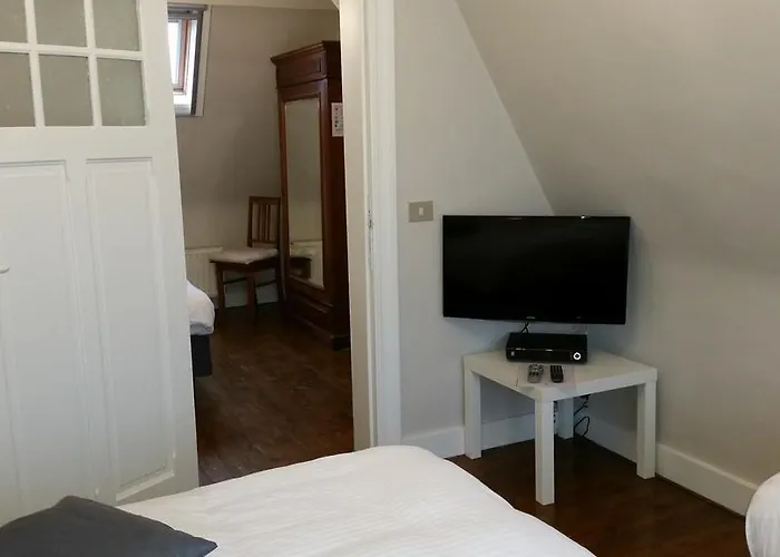 Charles Cabour Bed & Breakfast 3*