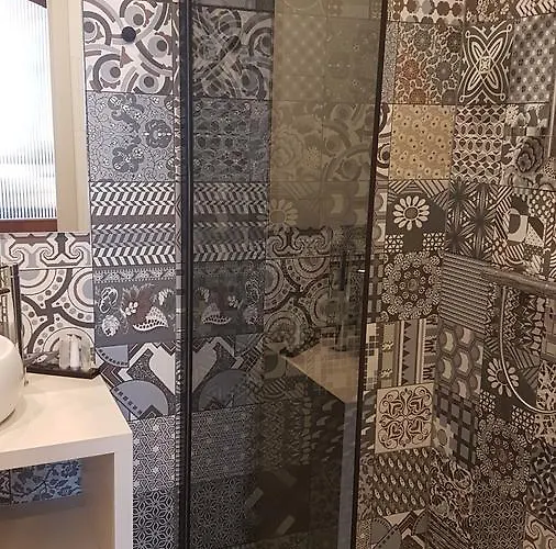 Charles Cabour לינה וארוחת בוקר